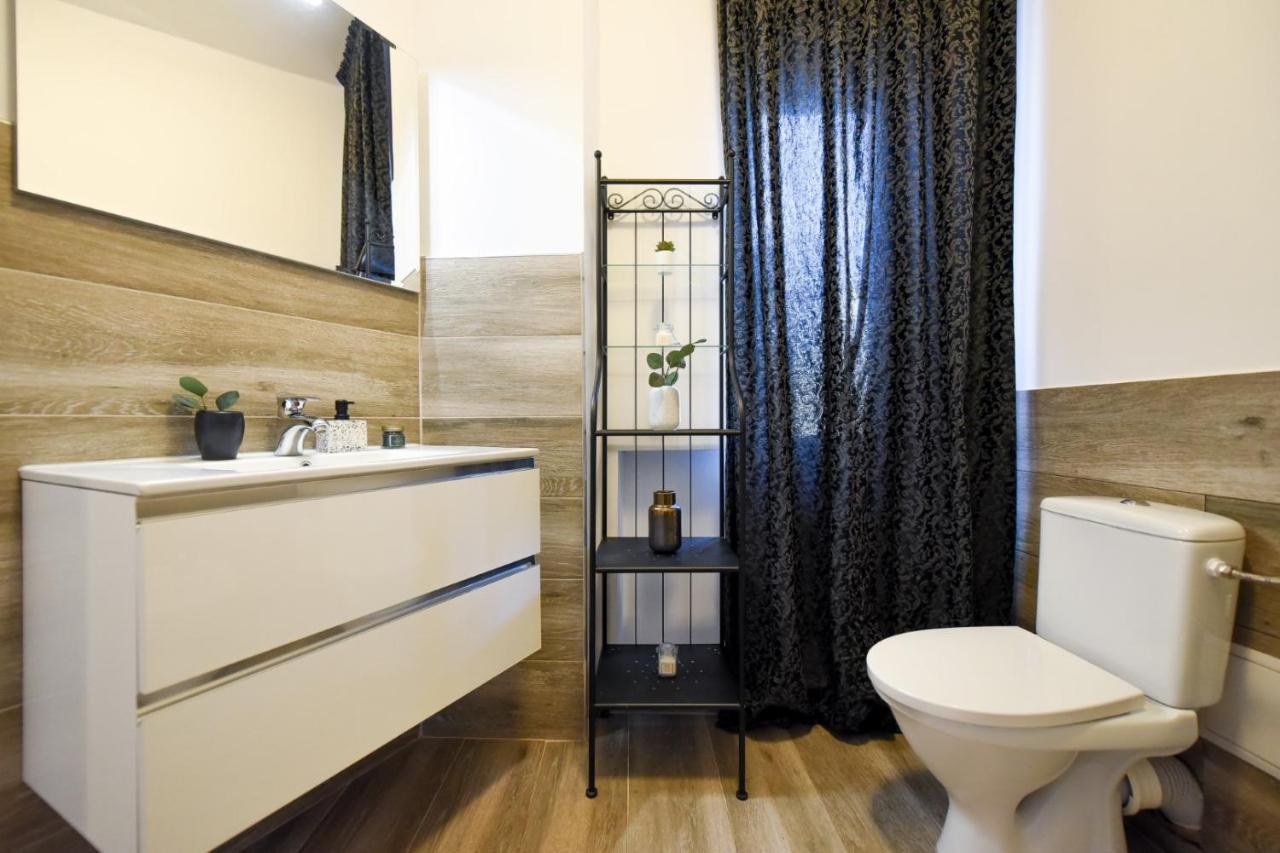 Discover Comfort: Charming & Spacious Apartment In The Old Town Bukarest Exterior foto