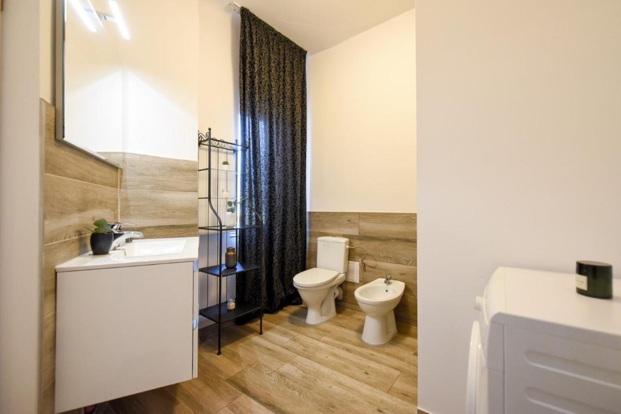 Discover Comfort: Charming & Spacious Apartment In The Old Town Bukarest Exterior foto