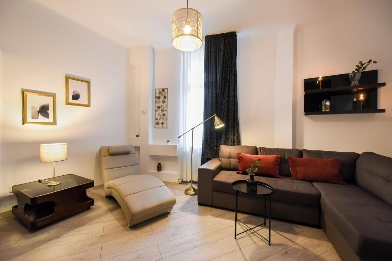 Discover Comfort: Charming & Spacious Apartment In The Old Town Bukarest Exterior foto